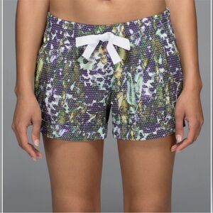 Lululemon Spring Breakaway Short Floral White Multi size 8